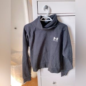 Slightly cropped Under Armour Sweater. Excellent condition size Large